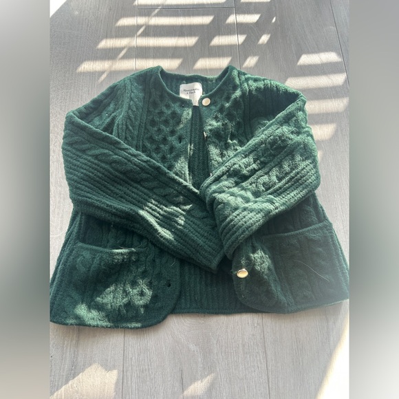 Abercrombie and fitch novelty button cable sweater jacket. - Picture 6 of 6